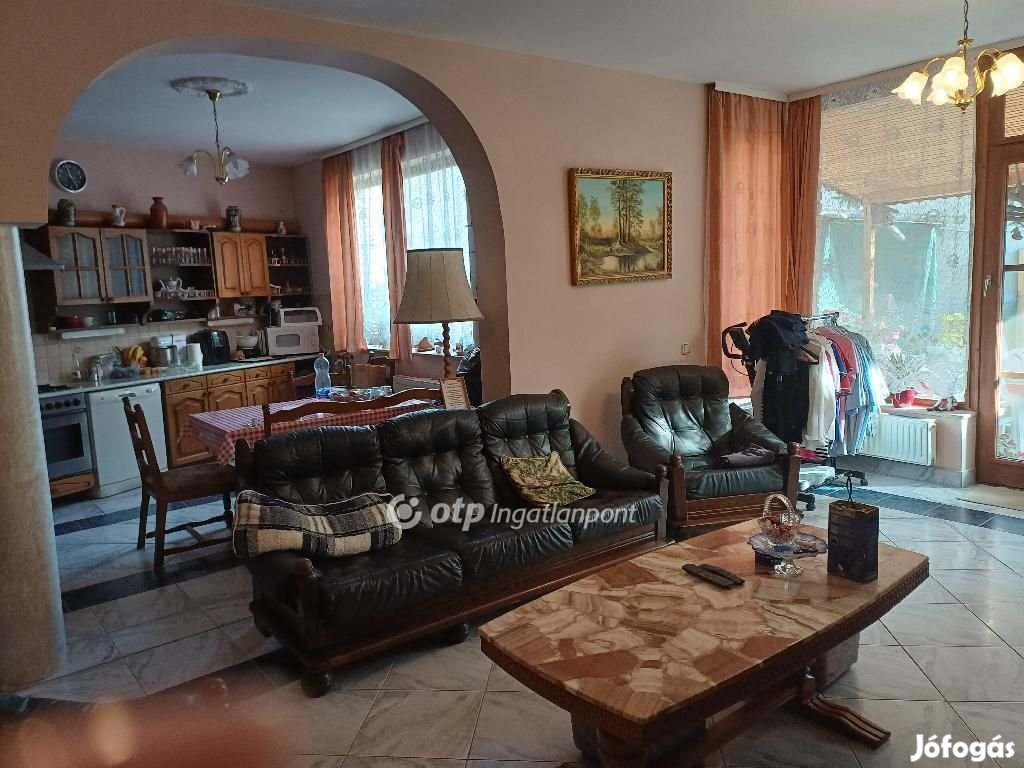 Eladó 185 nm-es ház Eger