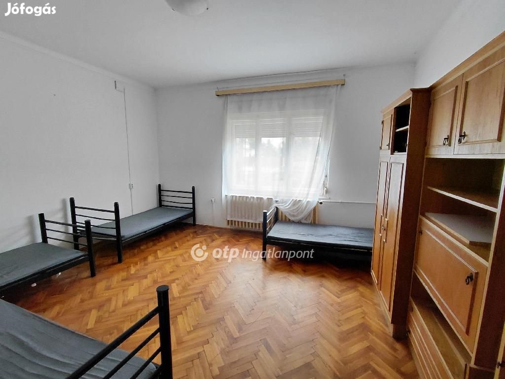 Eladó 187 nm-es ház Hatvan