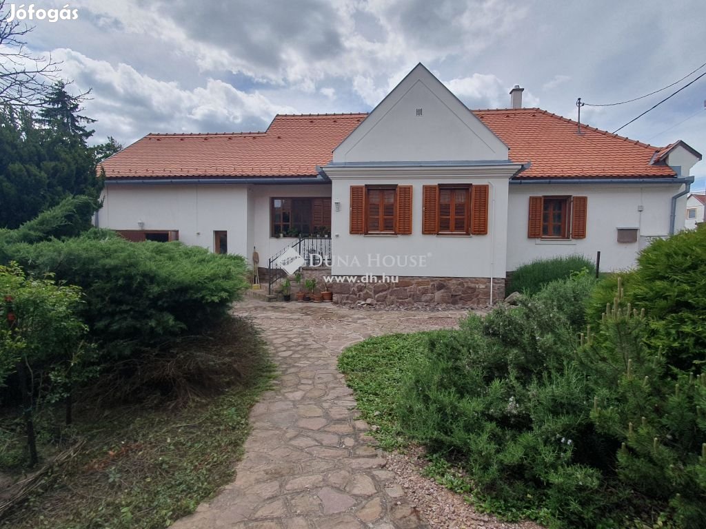 Eladó 189 nm-es ház Cserkút