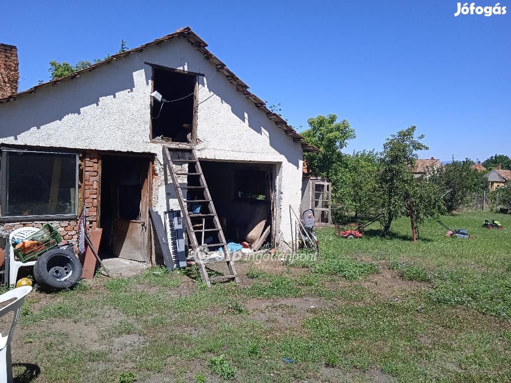 Eladó 193 nm-es ház Hatvan