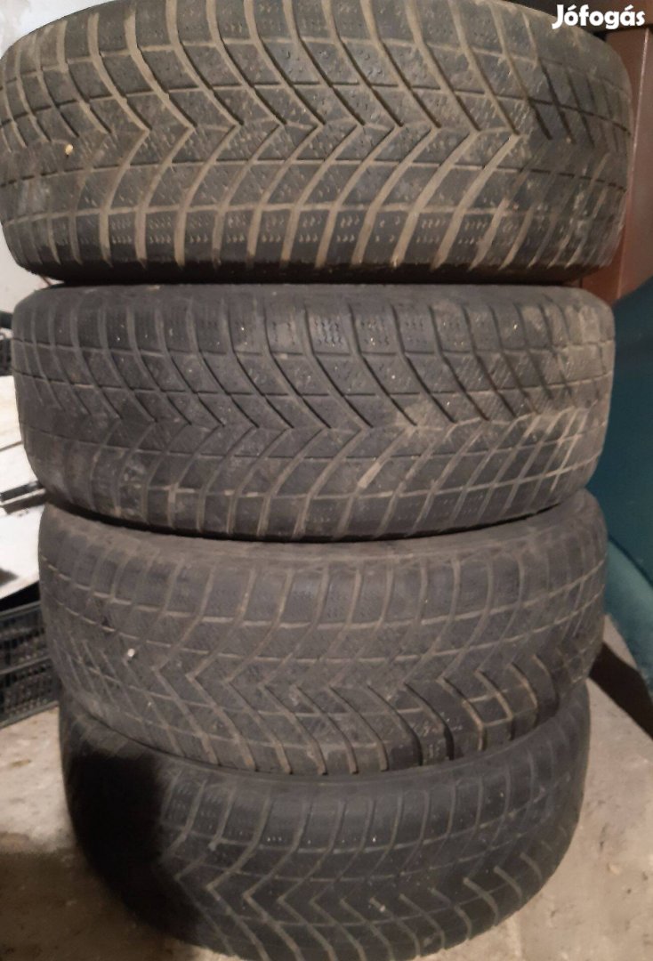 Eladó 195/65 R15 Infinity ecozen 95T téli gumiszett 6Jx15 lemezfelnin