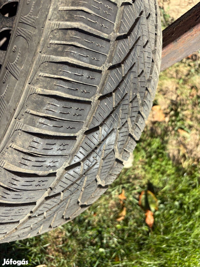 Eladó 1K0 601 027C lemezfelni és Semperit 196/65 R15T téligumi készlet