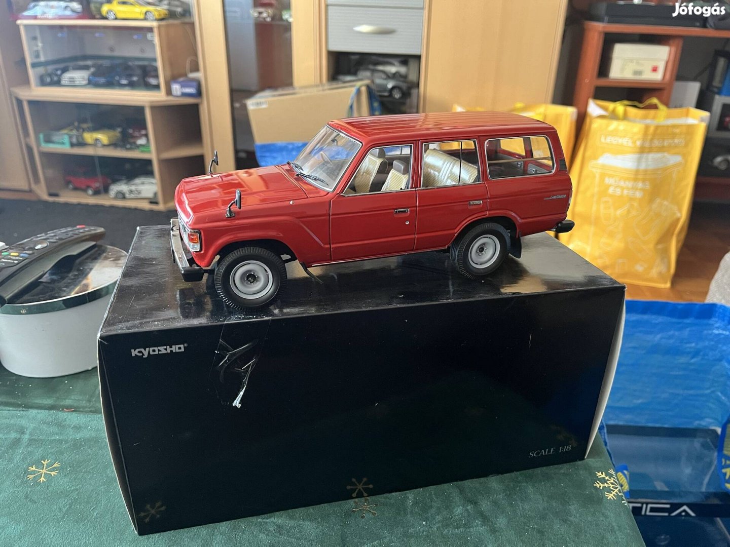 Eladó 1:18 Kyosho Toyota Land Cruiser