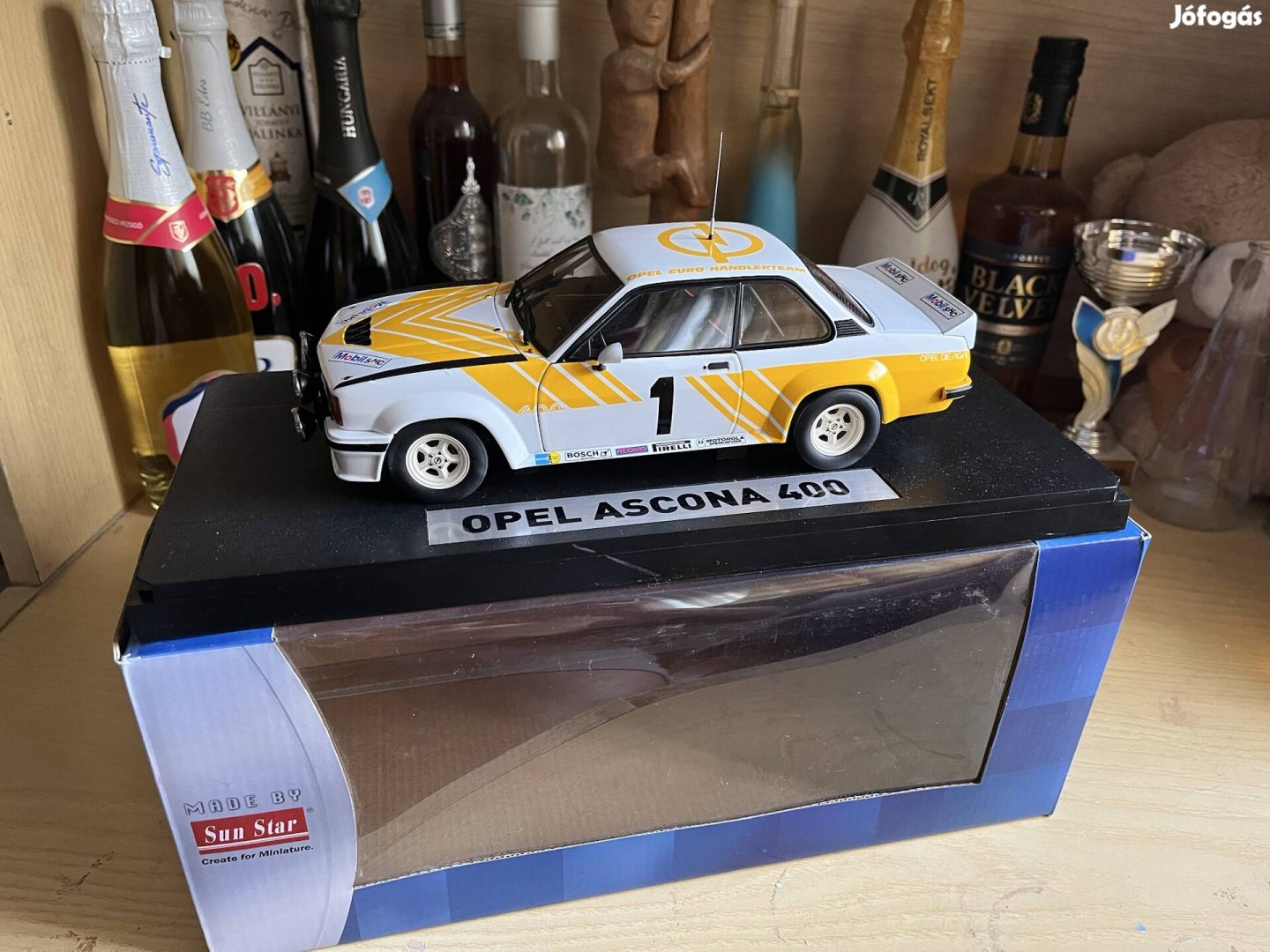 Eladó 1:18 Sun Star Opel Ascona 400