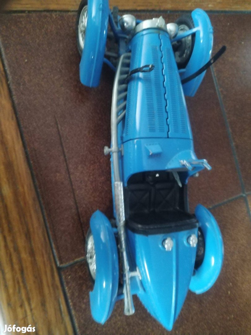 Eladó 1/18as bugatti