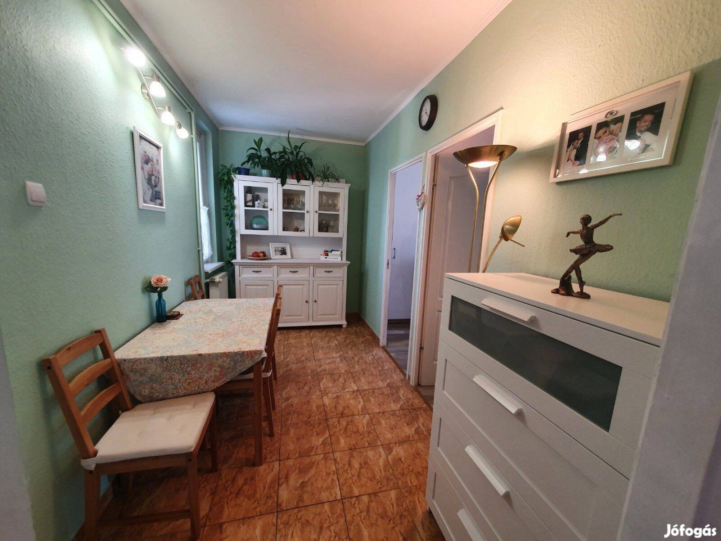 Eladó 12 félszobás lakás a Kossuthon szigetelt házban