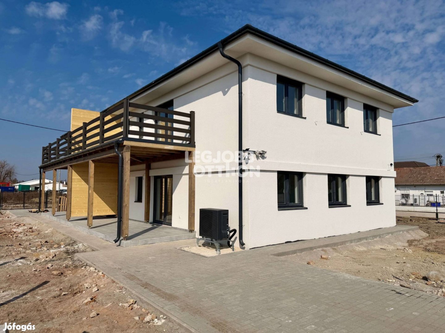 Eladó 1 3 félszobás újépítésű 1. emeleti teraszos lakás