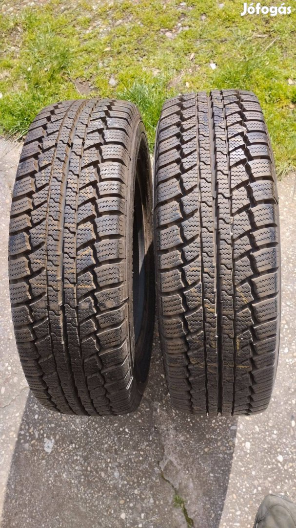 Eladó 1 pár, használt, 195/70 R15C méretű Continental téli gumi