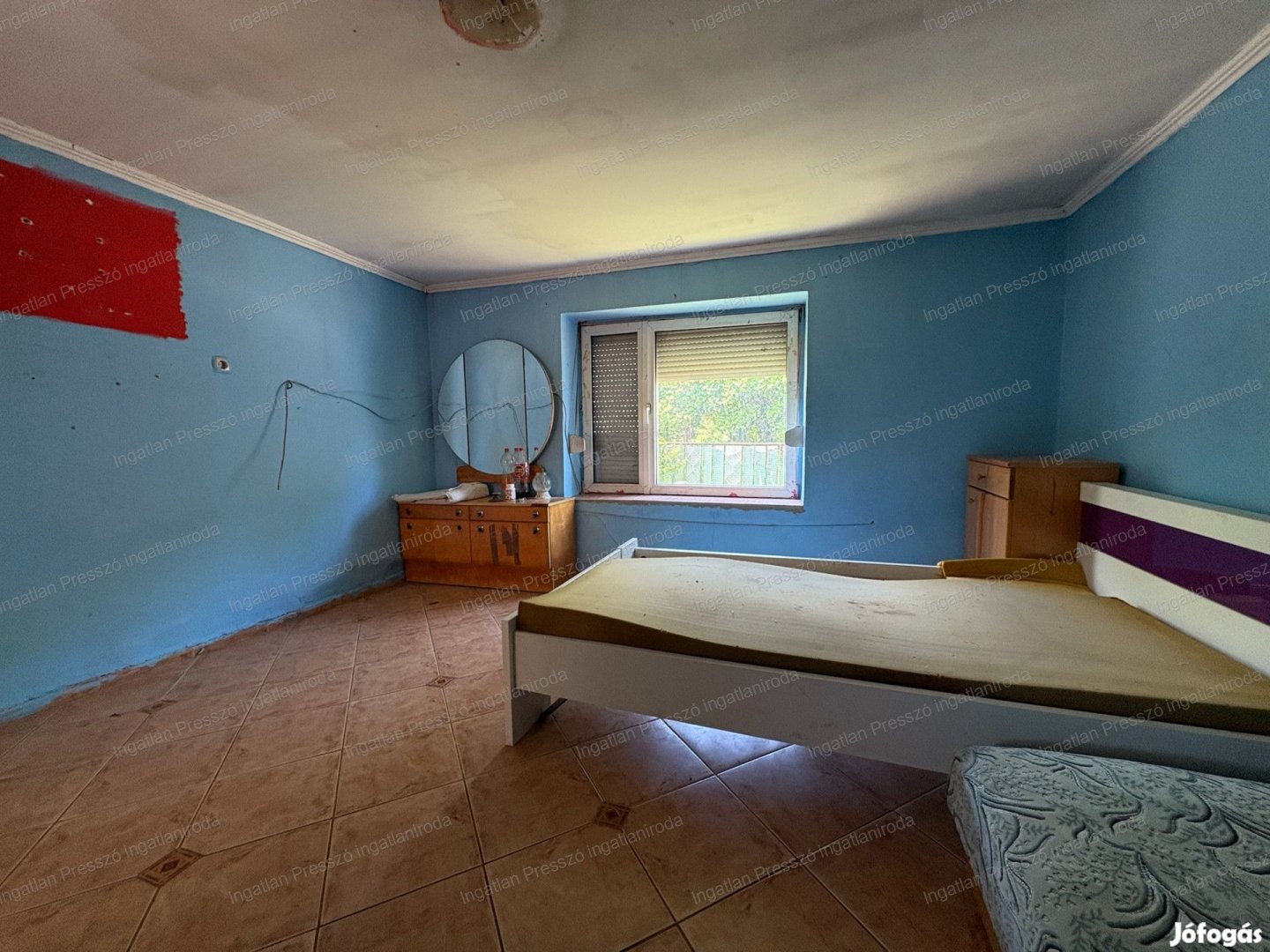 Eladó 1 szobás, szomszédmentes családi ház Kertán!