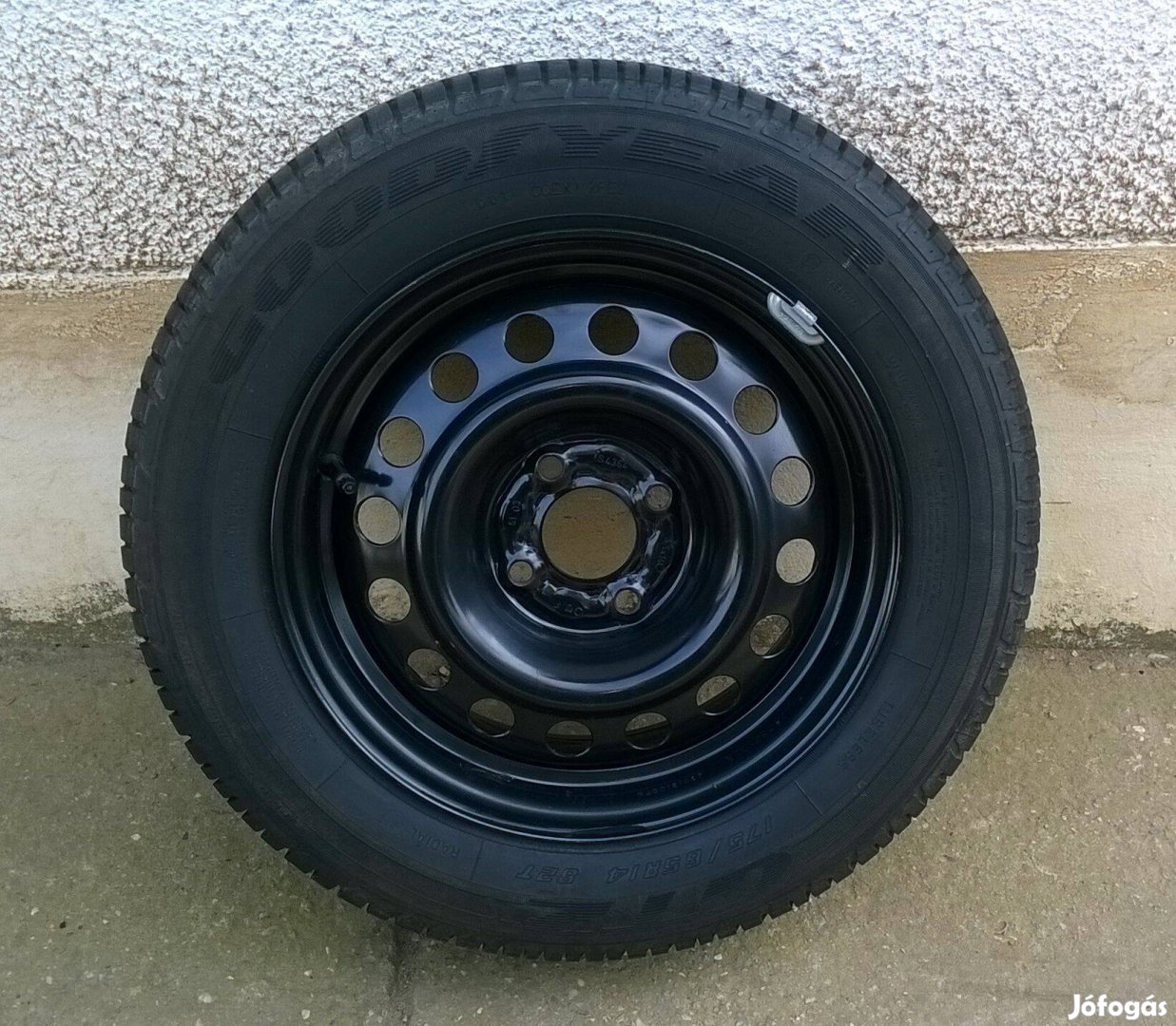 Eladó 1db új 14-es 4x100 Renault lemezfelni 175/65R14 nyári gumival