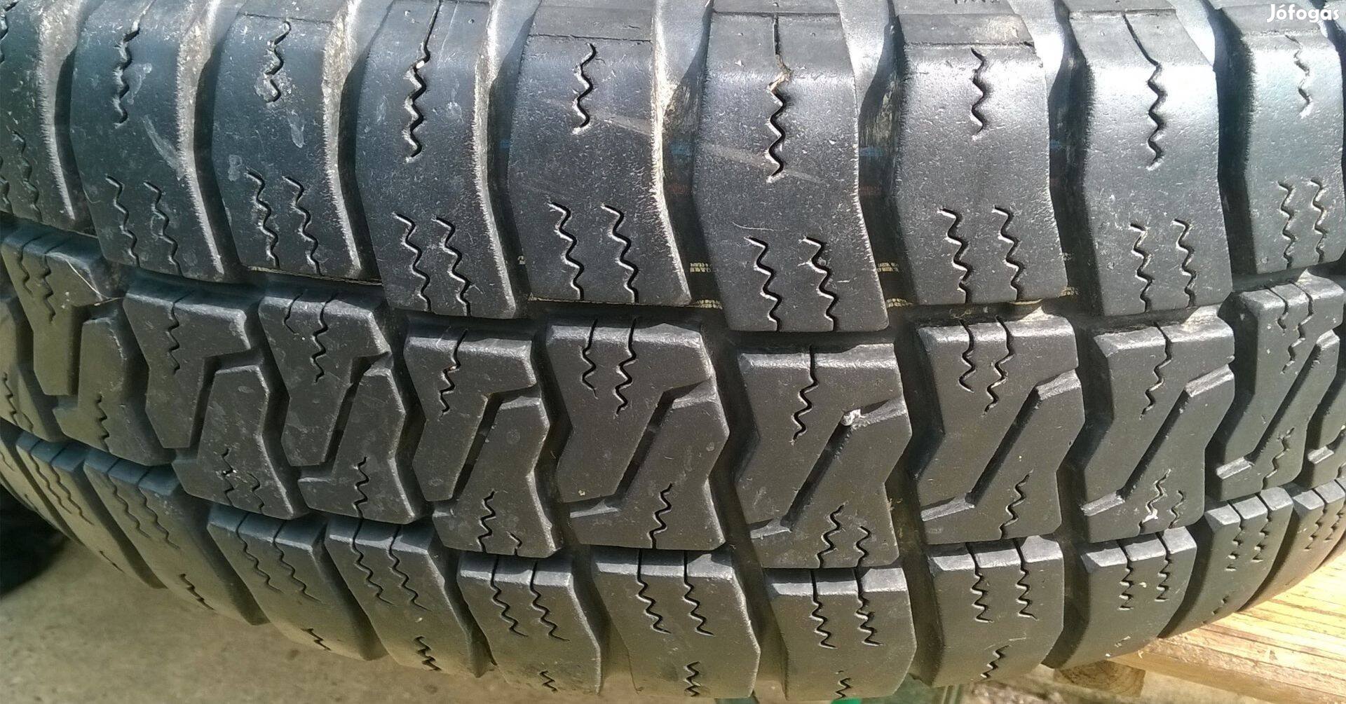 Eladó 1db újszerű 195/70R15 C Pirelli téli kisteher gumi