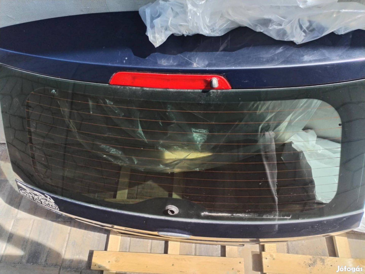 Eladó 2005 évjáratú hátsó csomagtartó ajtó