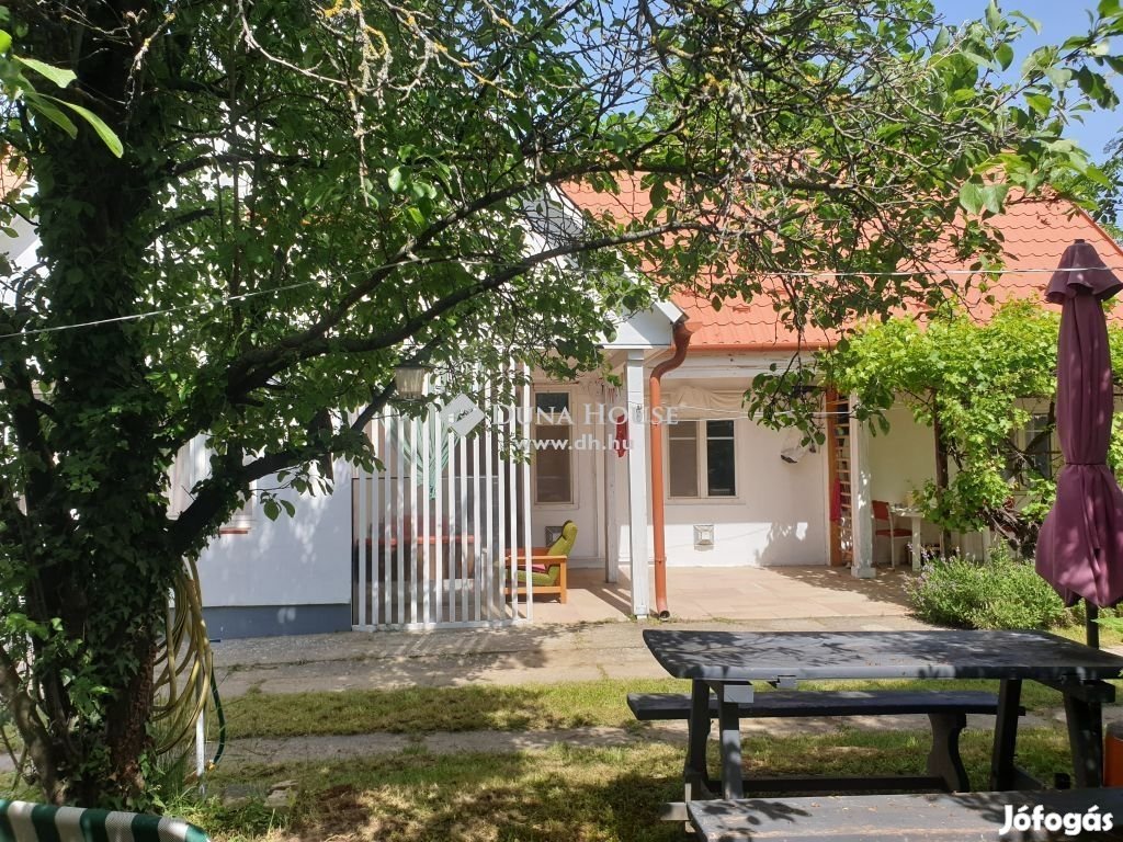 Eladó 200 nm-es ház Balatonszárszó