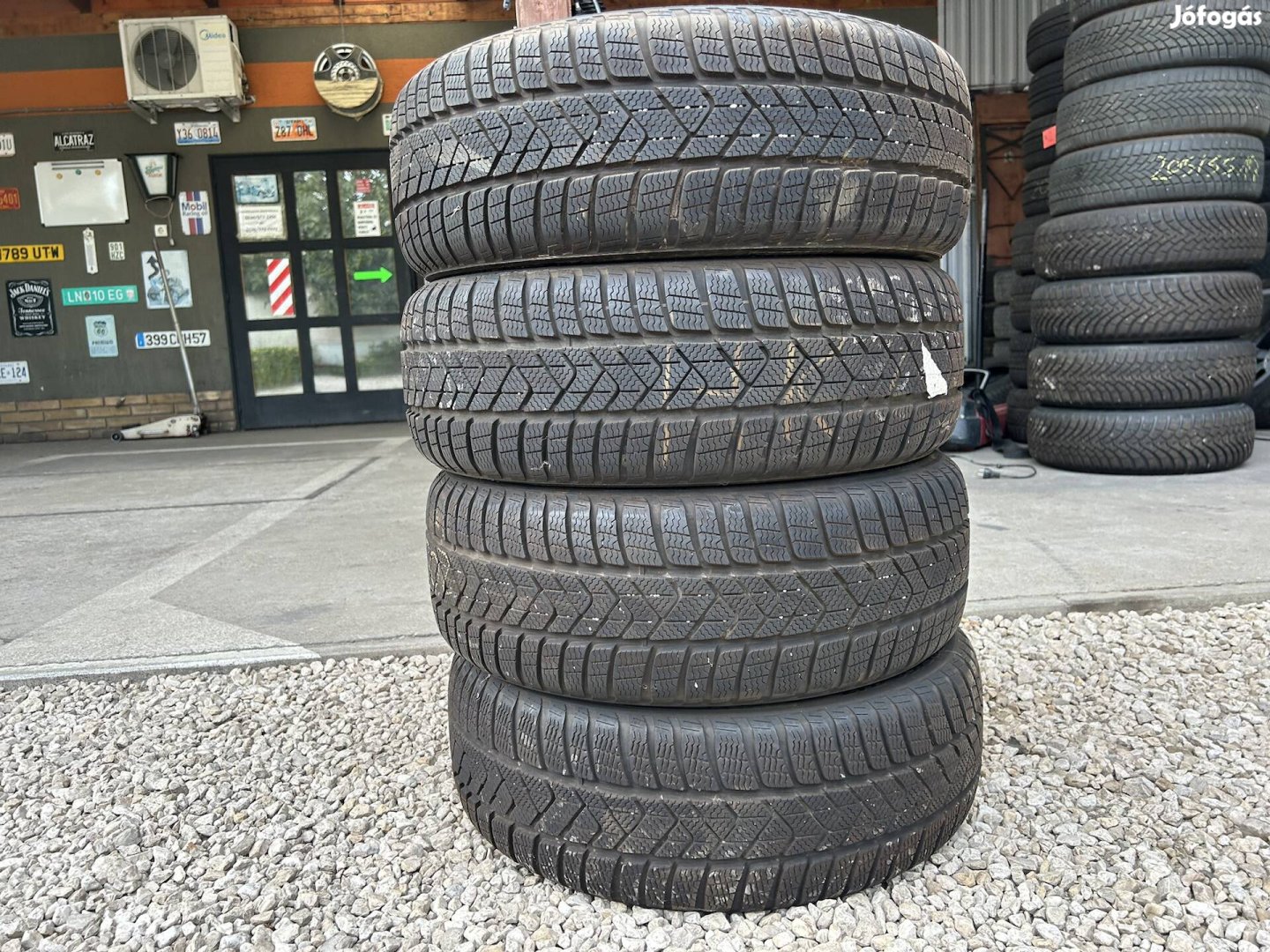 Eladó 205/50 r17 Pirelli téli gumi szett!
