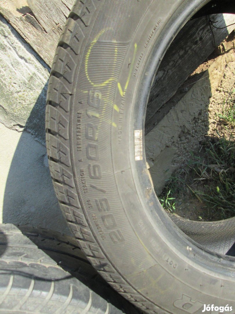 Eladó 205/60R16 nyári gumi