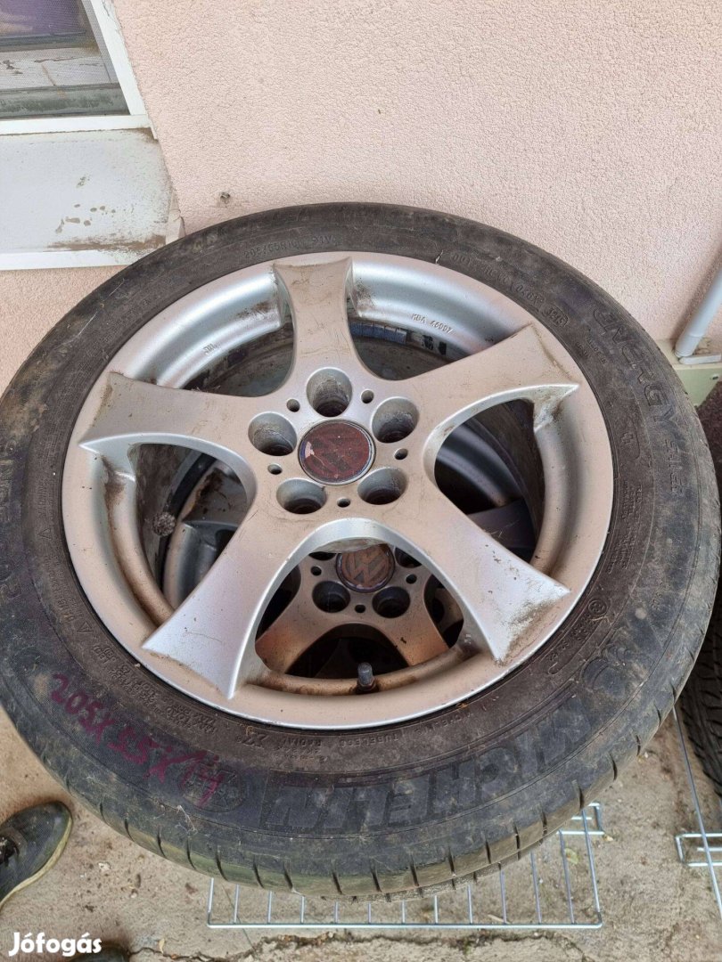 Eladó 205 / 55 R 16 autógumi felnivel együtt