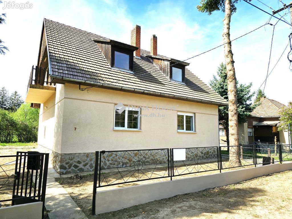 Eladó 205 nm-es ház Pécs