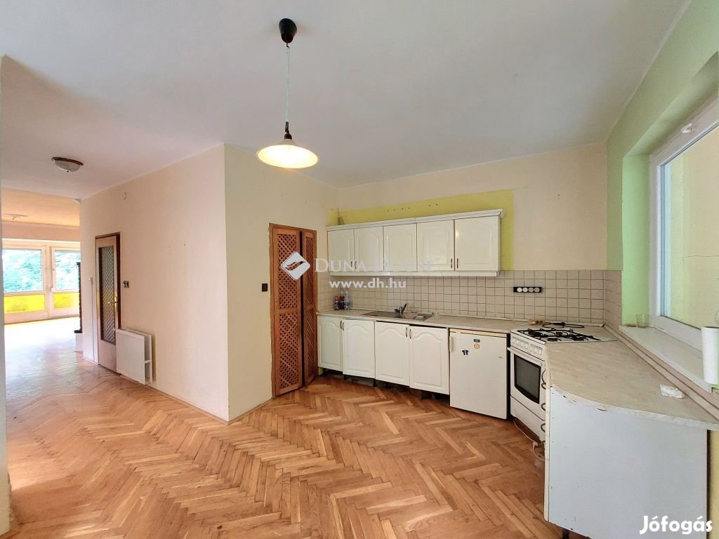 Eladó 206 nm-es ház Kaposvár