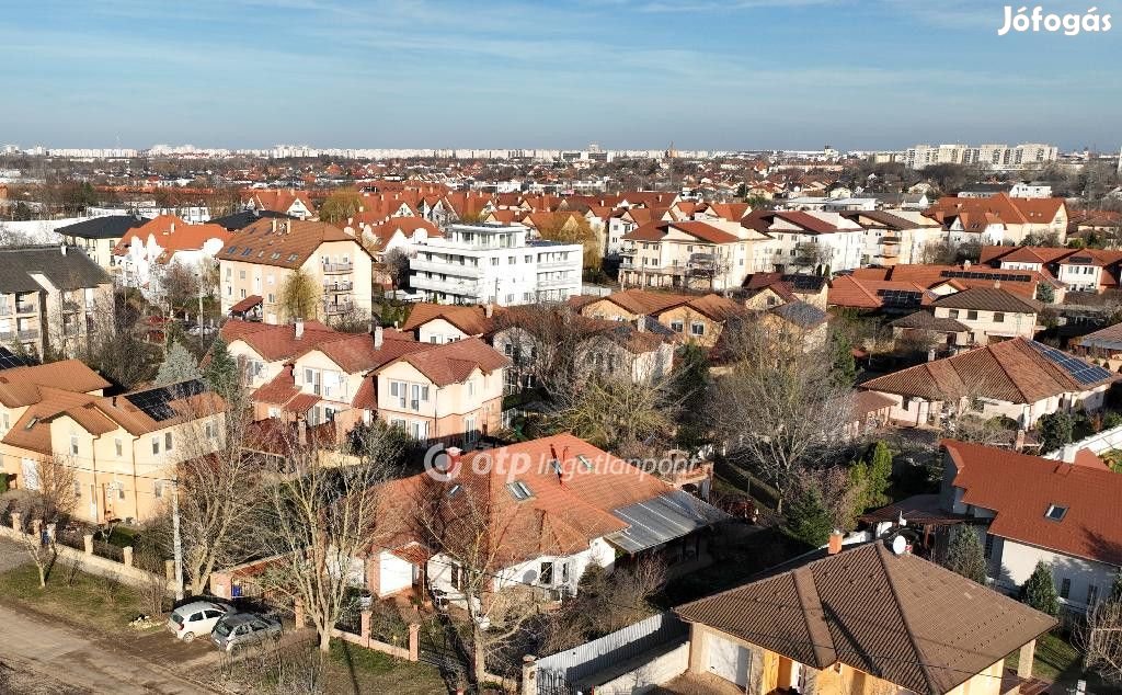 Eladó 210 nm-es Újszerű állapotú Családi ház Debrecen Kertváros