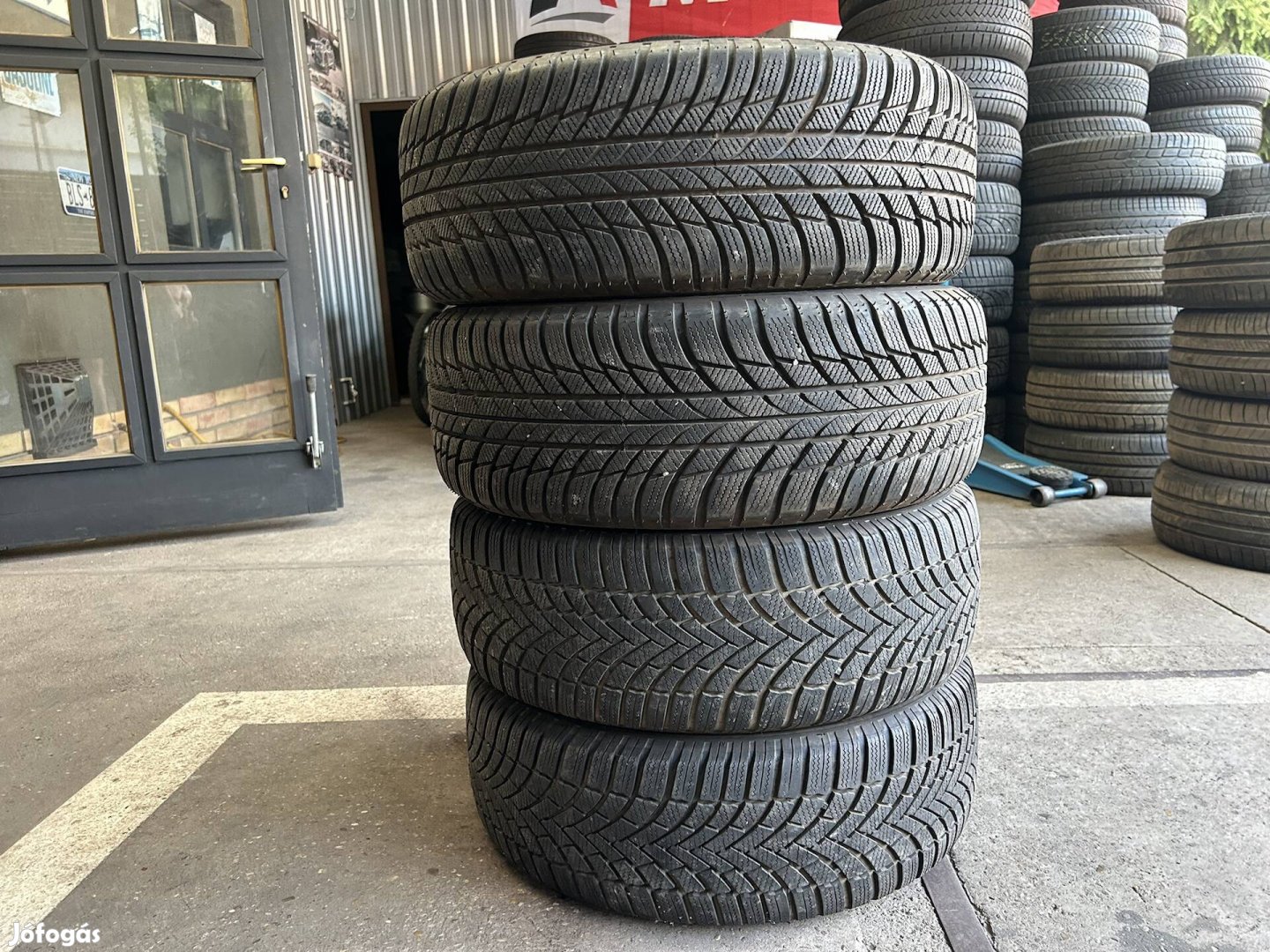 Eladó 215/55 r17 Bridgestone téli gumi