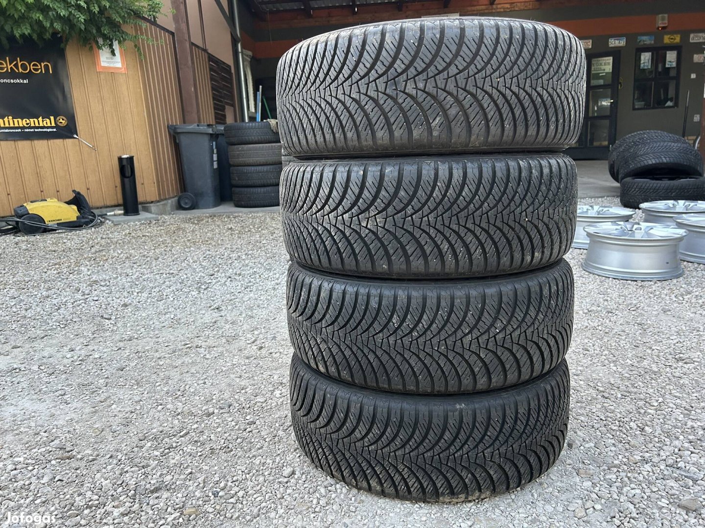 Eladó 215/55 r17 Falken 4évszakos gumi szett!