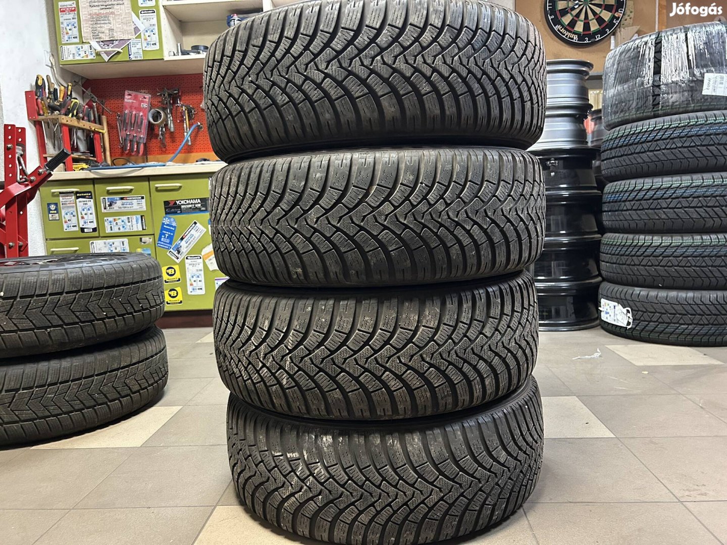 Eladó 215/55 r18 Falken téli gumi! O