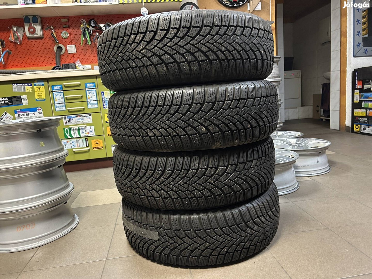 Eladó 215/60 r17 Bridgestone téli gumi!