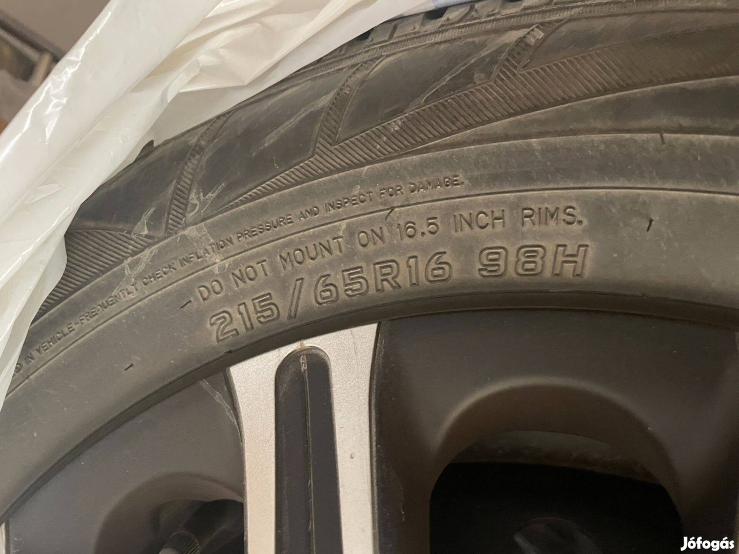 Eladó 215/65 R16 Téligumi szett dísztárcsával