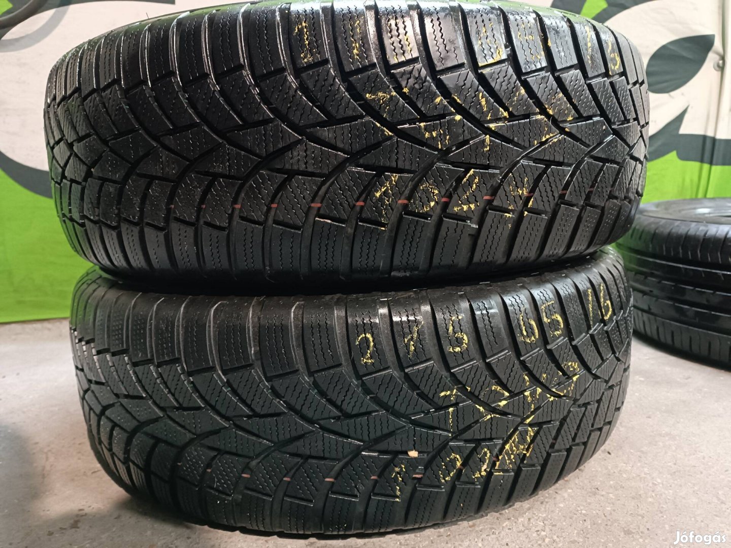 Eladó 215/65 R16 Toyo téli gumi pár 