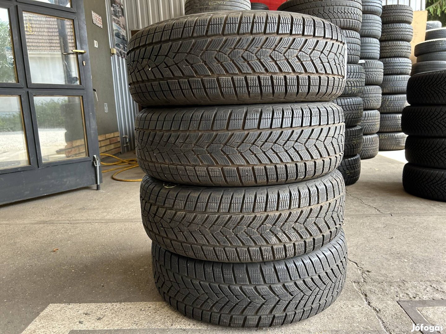 Eladó 215/65 r17 Goodyear téli gumi!