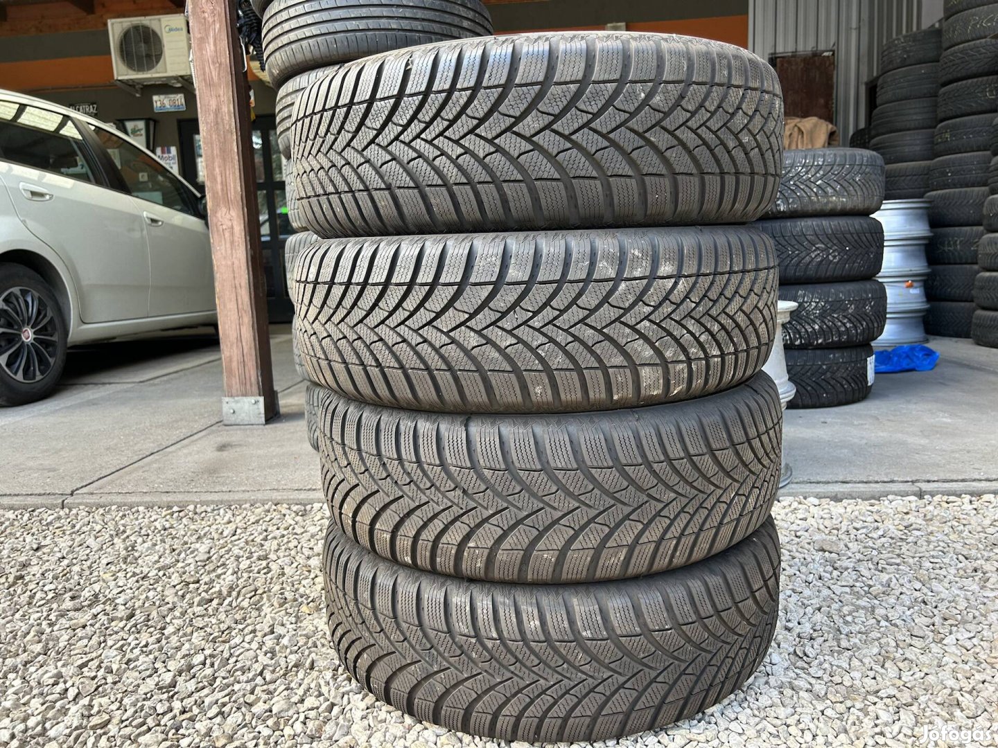 Eladó 215/65 r17 Semperit téli gumi!