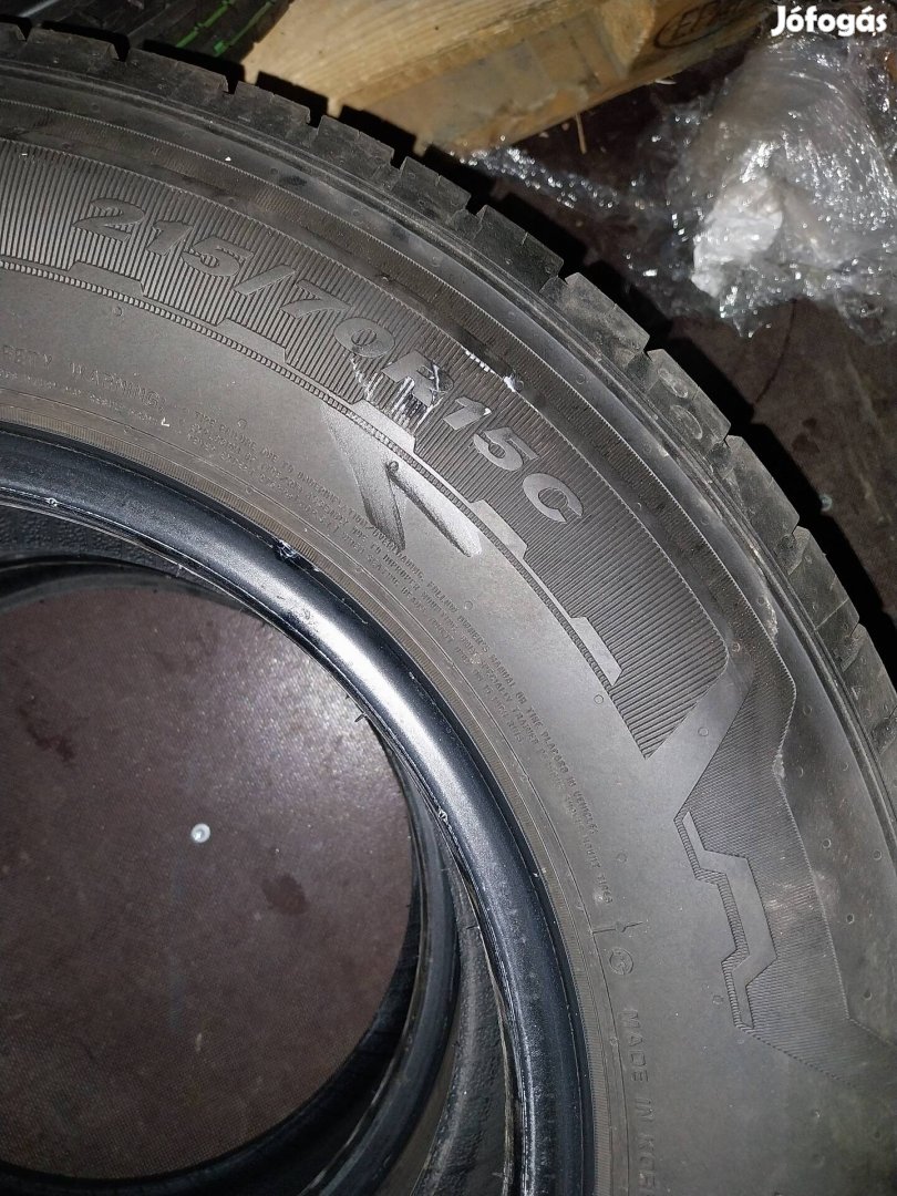 Eladó 215/70 R15 C  gumik 