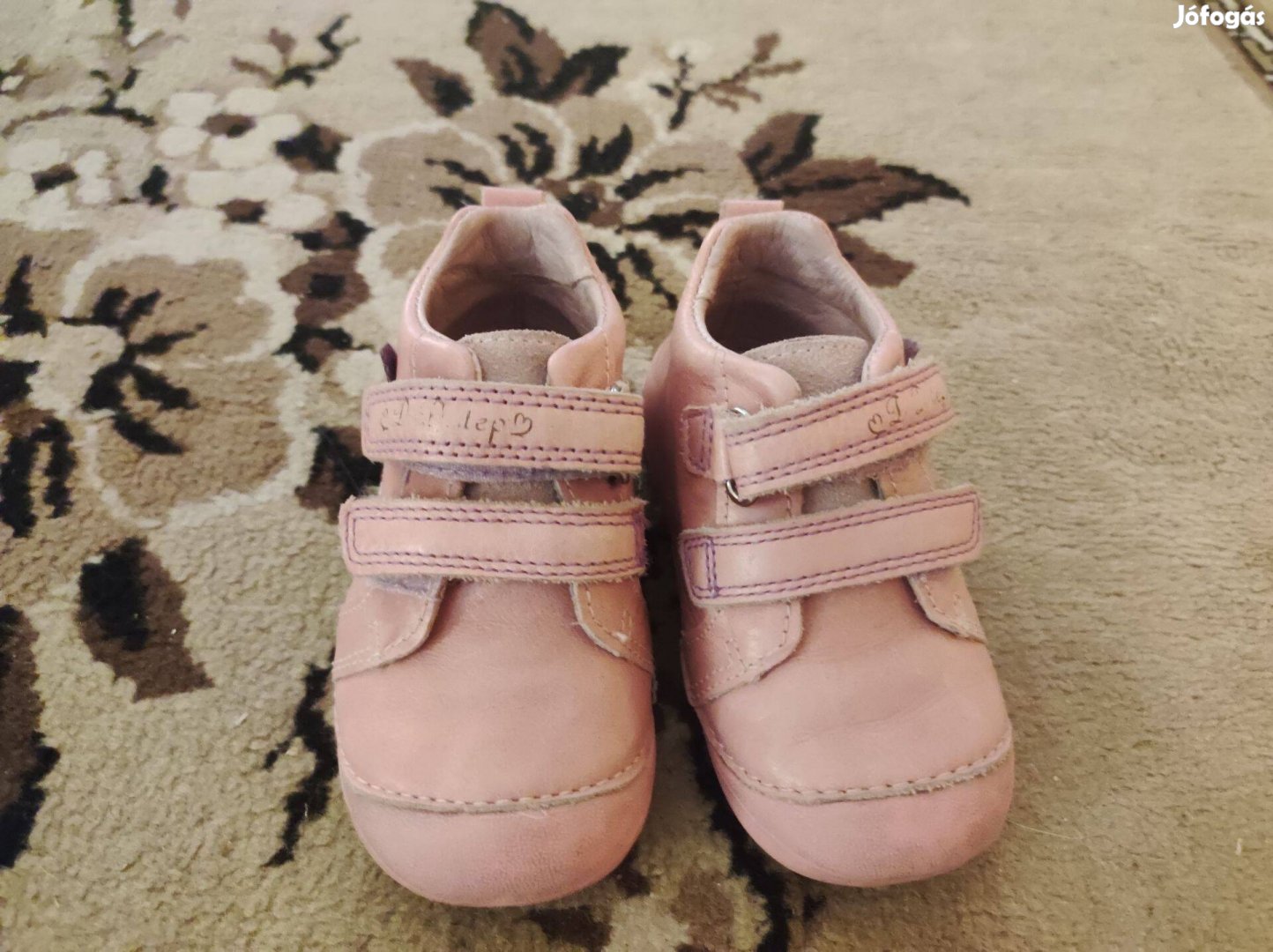 Eladó 21-es rózsaszín bőrcipő