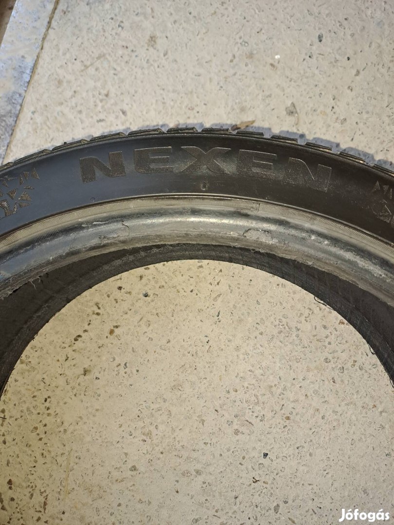 Eladó 225 40 18 használt téli gumi