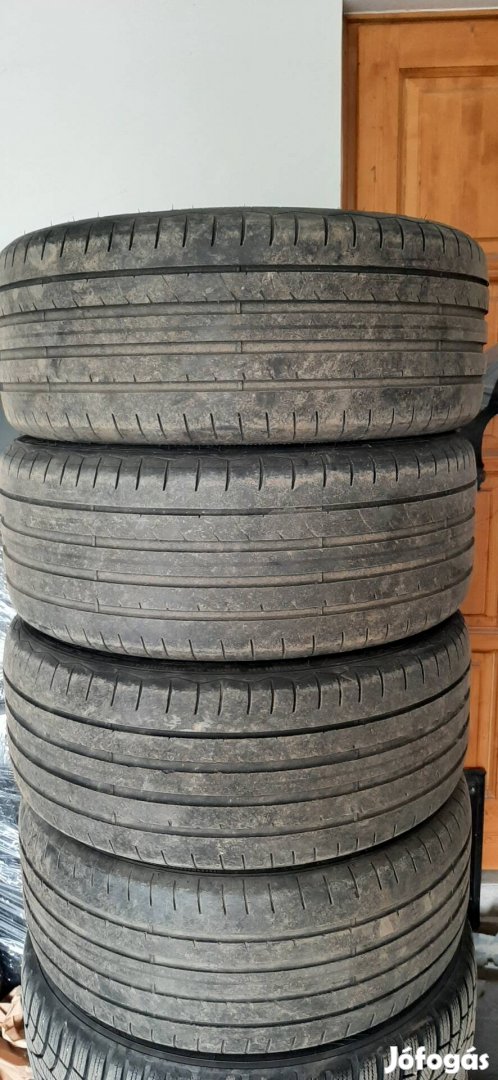 Eladó 225/40 R18 92Y nyári gumik.