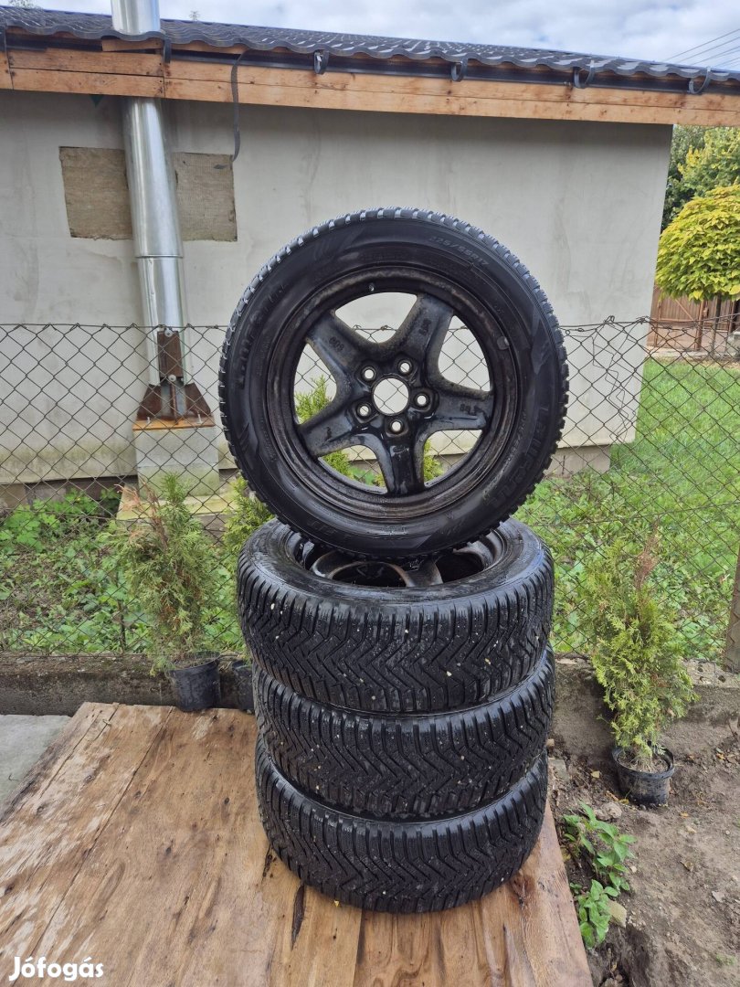 Eladó 225/55 R17 Laufenn Téli Gumi 55E /4Db