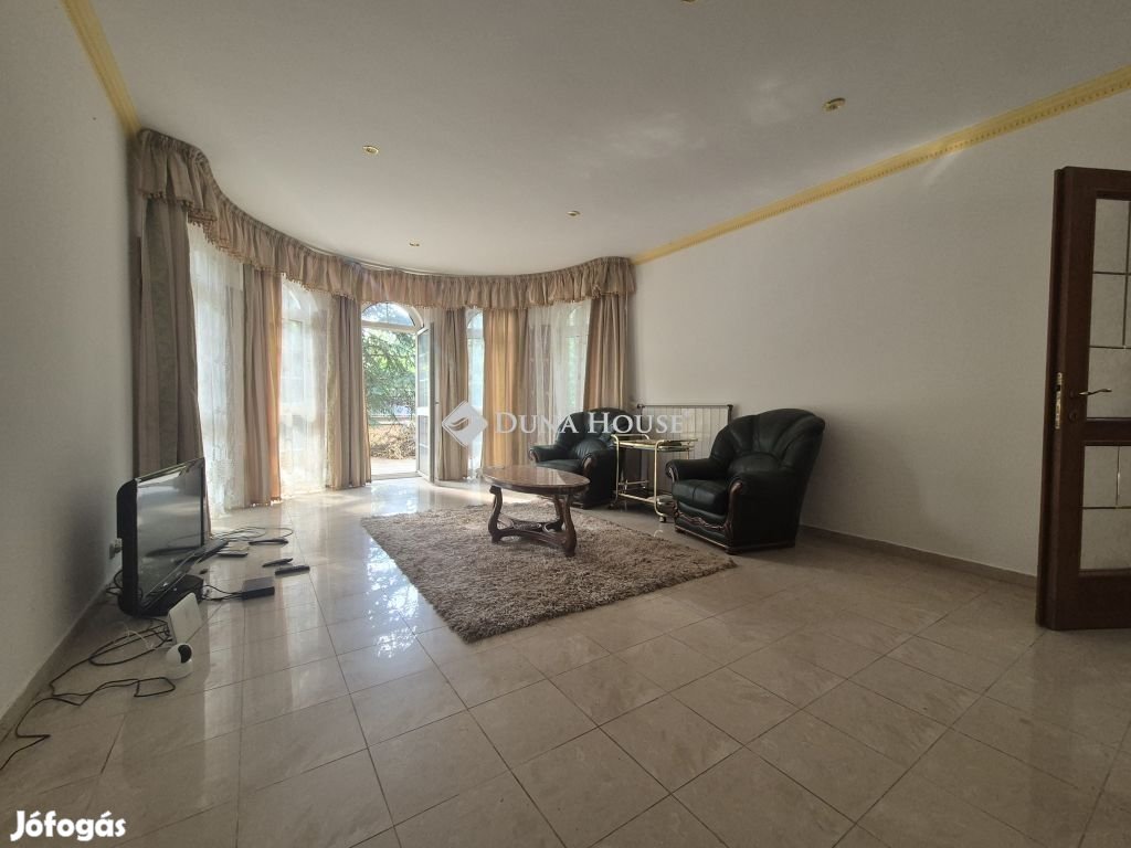 Eladó 225 nm-es ház Siófok