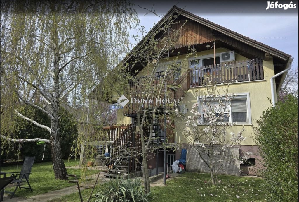 Eladó 229 nm-es ház Érd