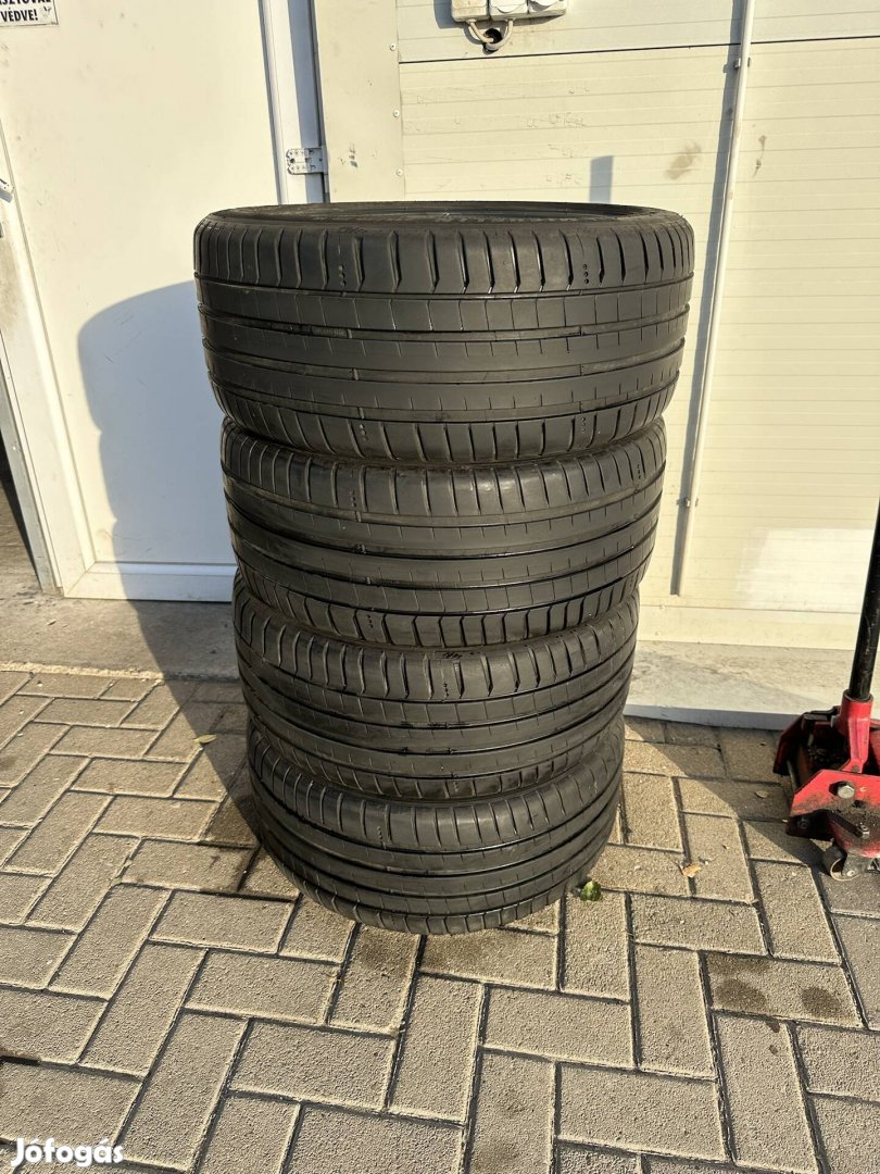 Eladó 235/40 r19 szett 
