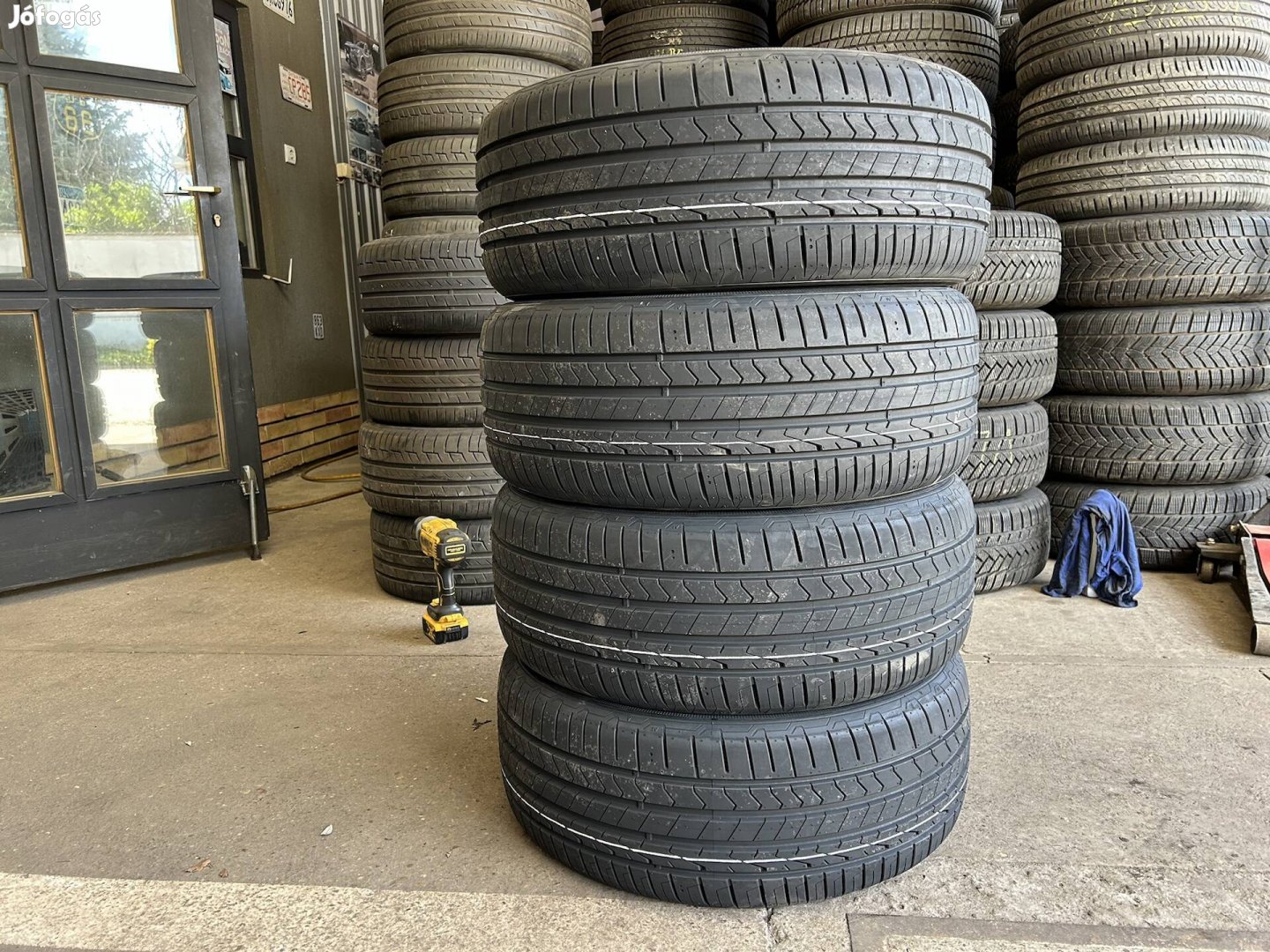 Eladó 235/55 r17 új Hankook nyári gumi!