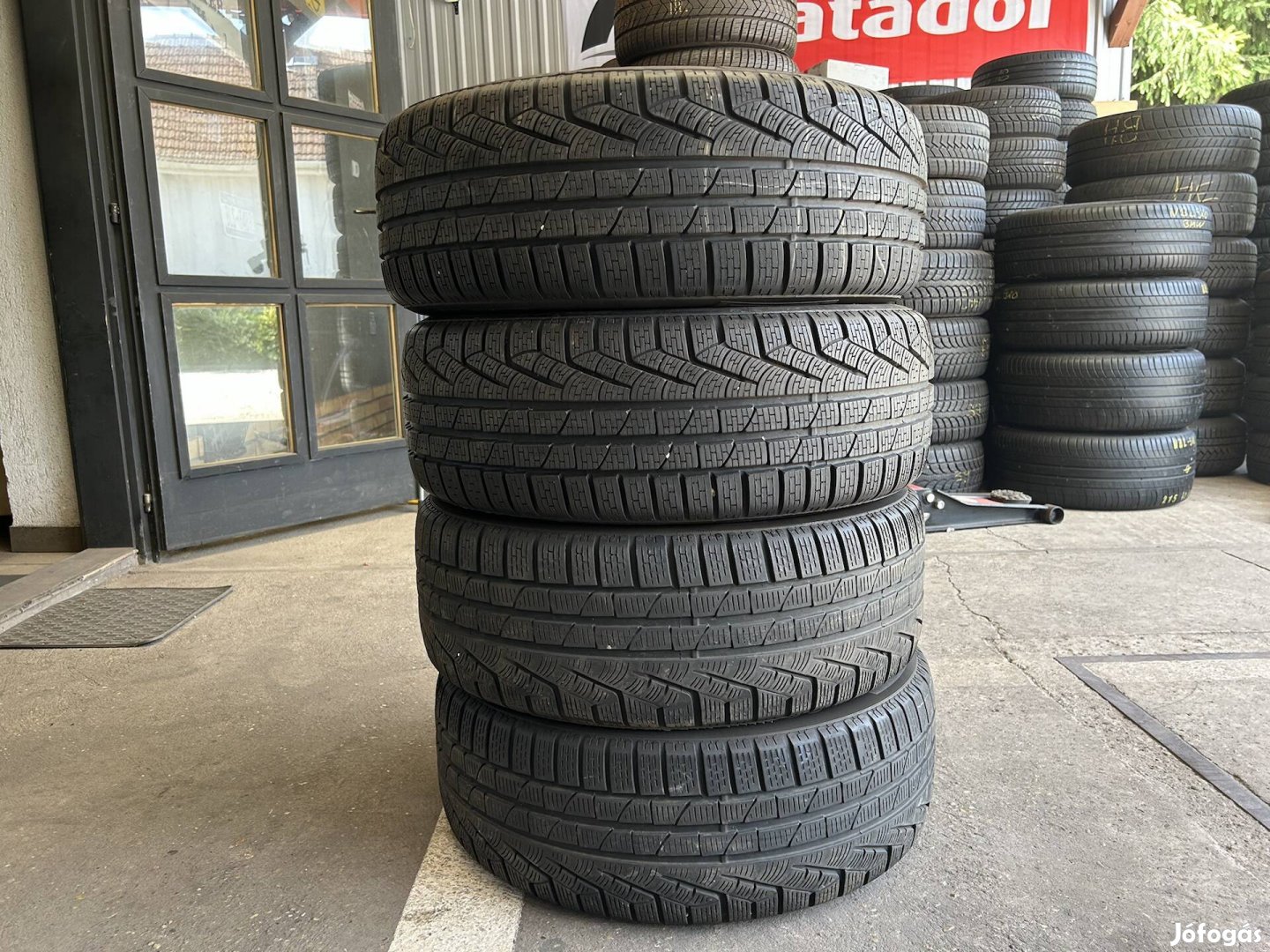 Eladó 235/55 r18 Pirelli téli gumi!