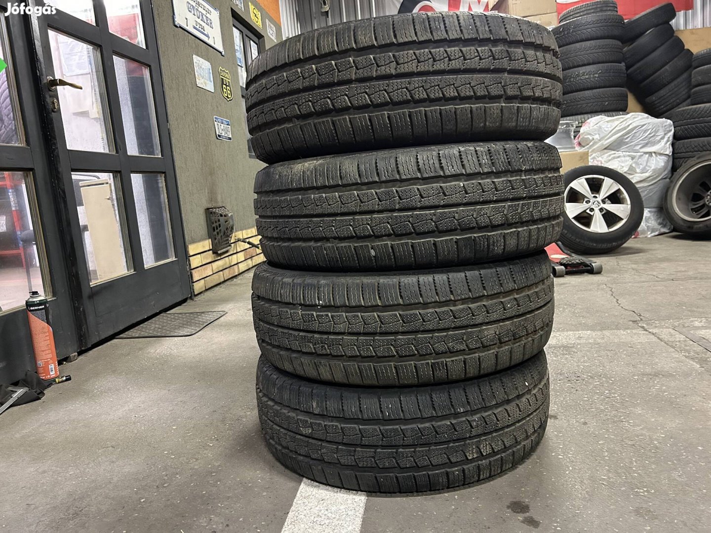 Eladó 235/65 r16c Nexen téli gumi!