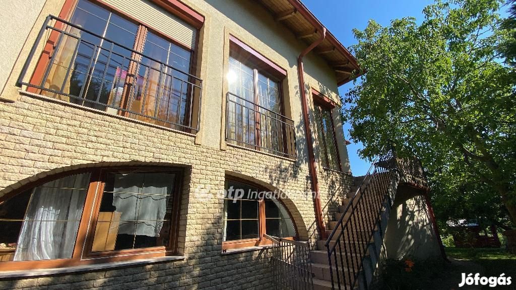 Eladó 238 nm-es ház Budakeszi
