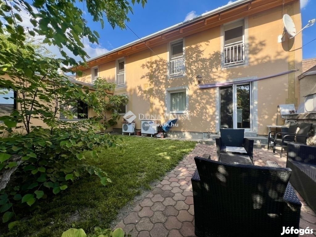 Eladó 248 nm-es ház Pécs