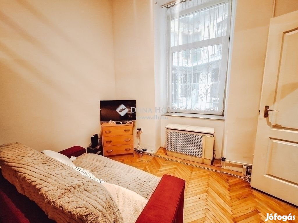 Eladó 24 nm-es lakás Budapest 7. ker.