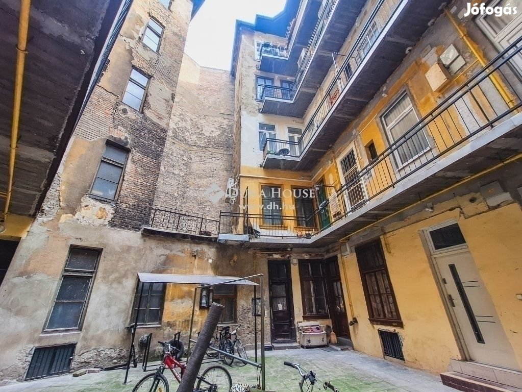 Eladó 24 nm-es lakás Budapest 7. ker.