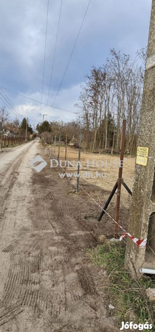 Eladó 2500 nm-es telek Cegléd