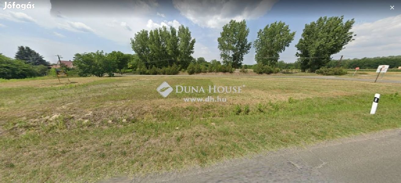 Eladó 2519 nm-es telek Dávod