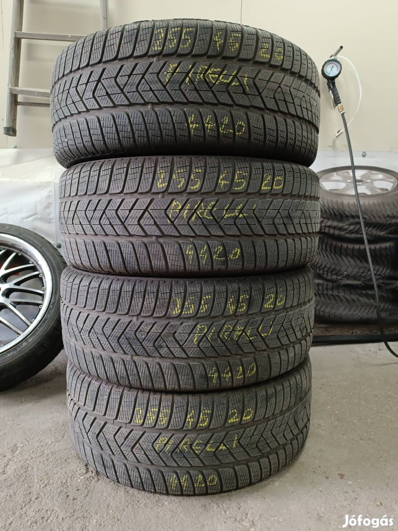 Eladó 255/45 R20 Pirelli Scorpion téli gumi garnitúra  