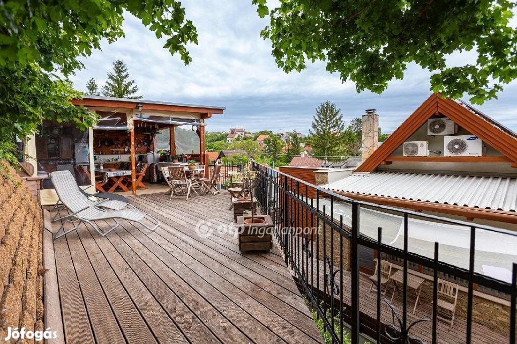 Eladó 260 nm-es ház Balatonalmádi